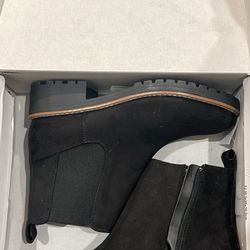 Blondo Womens Matilda Boot Size 10 Waterproof Black Chelsea Lug Sole Bootie size 8