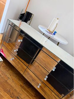 Mirrored Dresser/Entryway Table