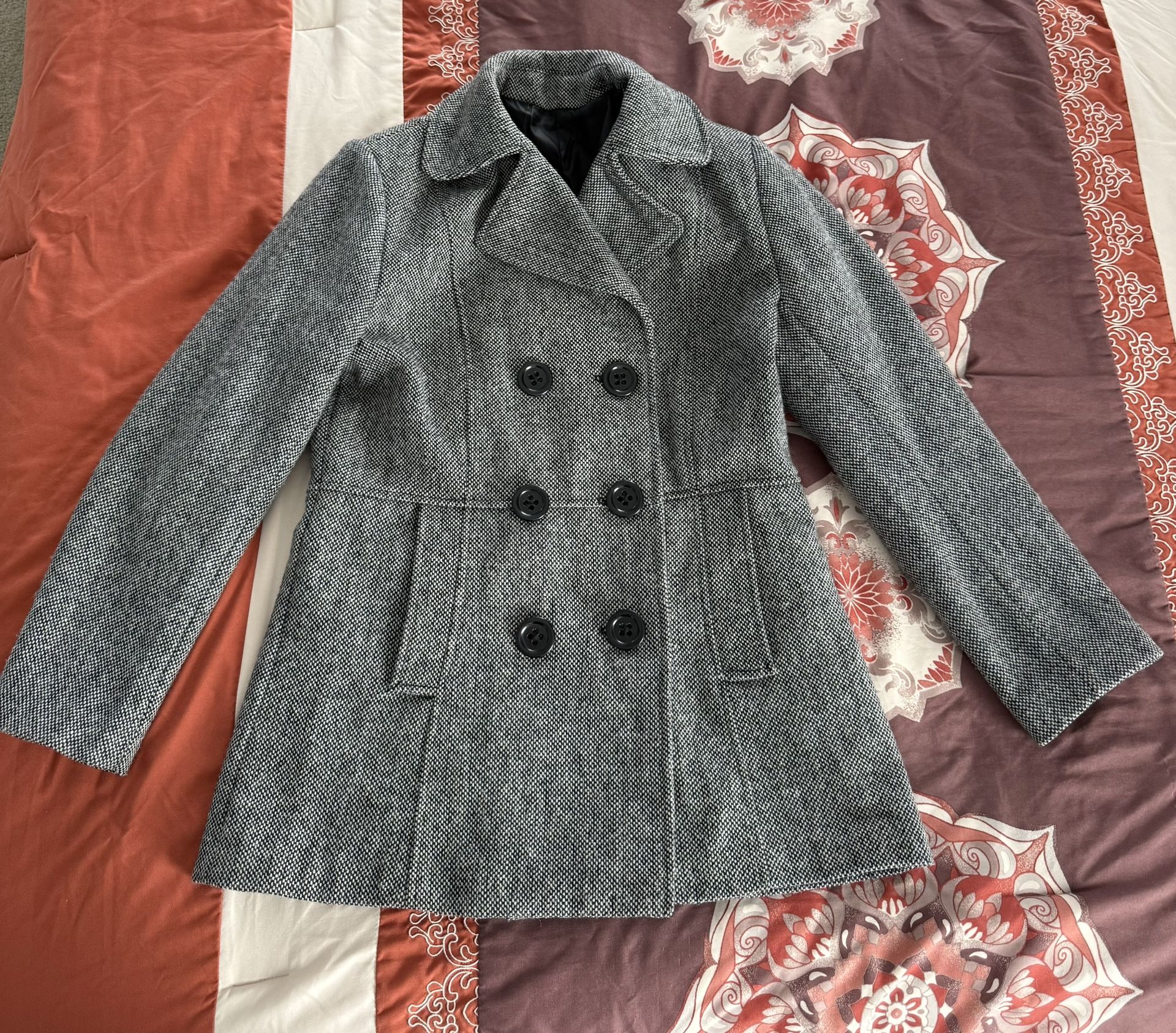 Grey/White Woman’s Coat