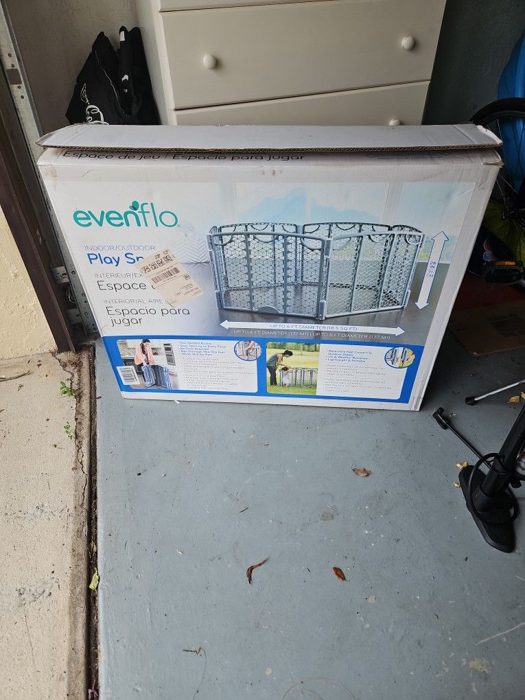 Evenflo Play Space