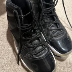 JORDAN 11 RETRO • BOYS (BIG KID) 5.5 = WOMENS 7 