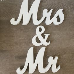Mr & Mrs Wooden Lettering Thumbnail
