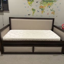 Leggett & Platt Grandover Wood Daybed