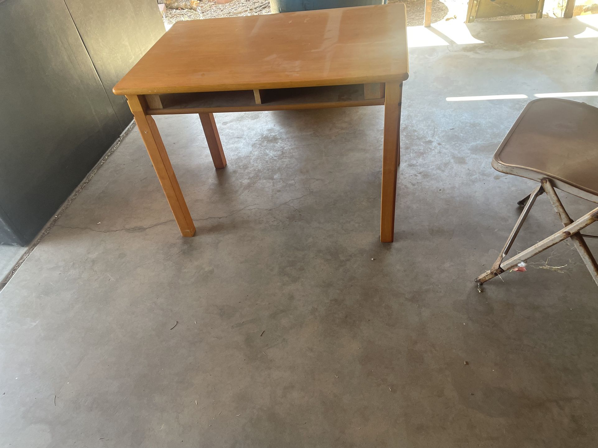 desk$5. For Sale Really Nice And Heavy Pick Up Only.