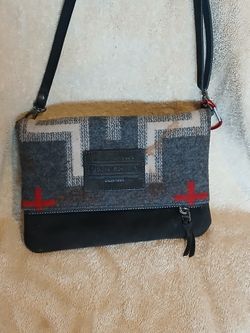 PENDLETON PURSE GOOD CONDITION JUST  NEEDS TO BE CLEANED 