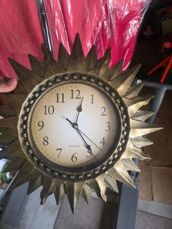 Decorative Sunburst Wall Clock – Works Great