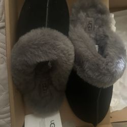 Size 8 Black Ugh Slipper 