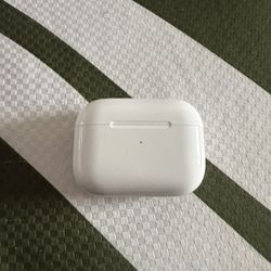 Apple AirPods Pro (2nd Generation) – Like New 🔥