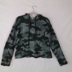 Women's Cropped Fleece Hoodie Size Small in Camouflage