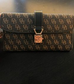Dooney & Bourke wallet