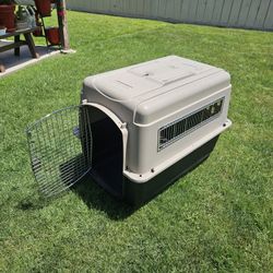  Large Plastic dog crate 32in Long and 24in Tall