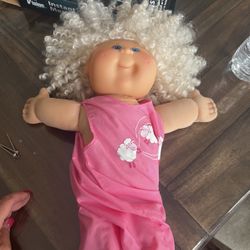 Doll W Outfit And Shoes 