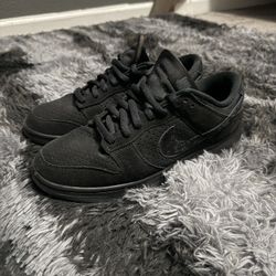 Undefeated x Nike Dunk Low