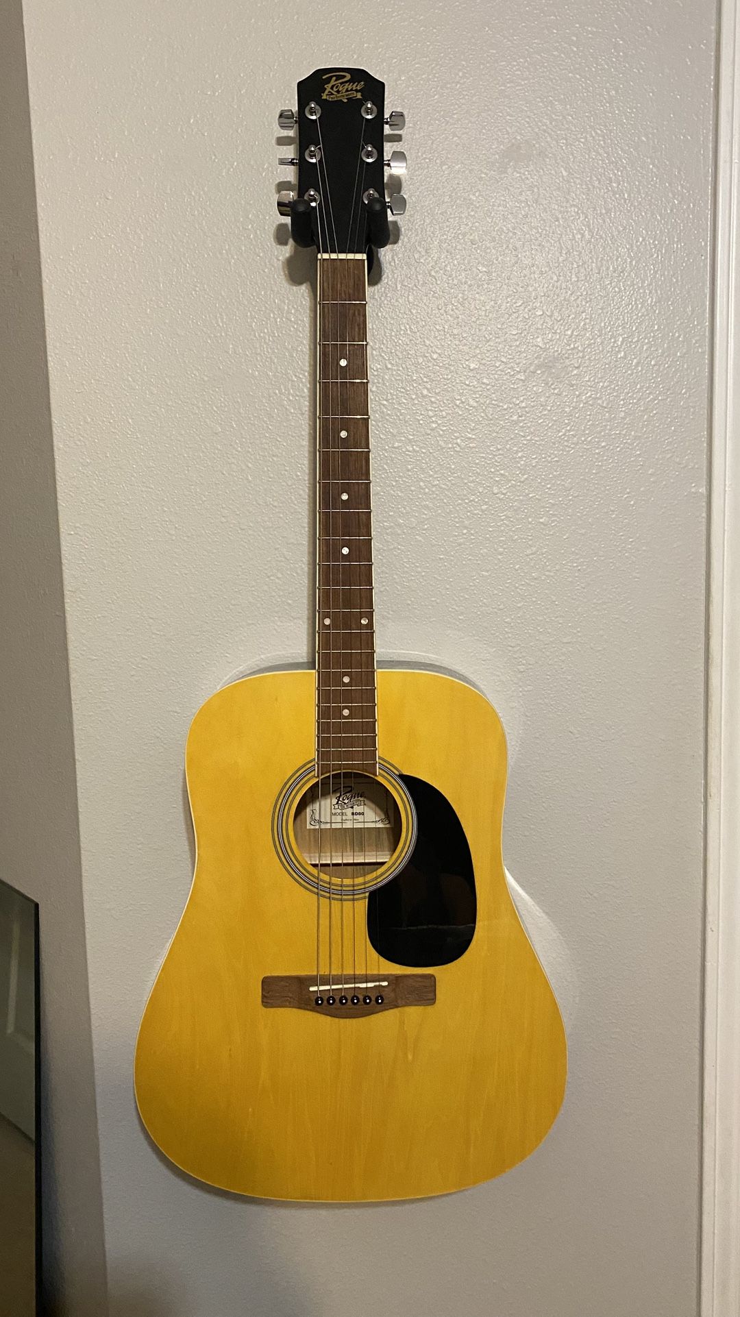 Rogue Acoustic Guitar