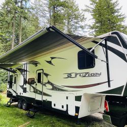 Keystone Fuzion 315 Toy Hauler