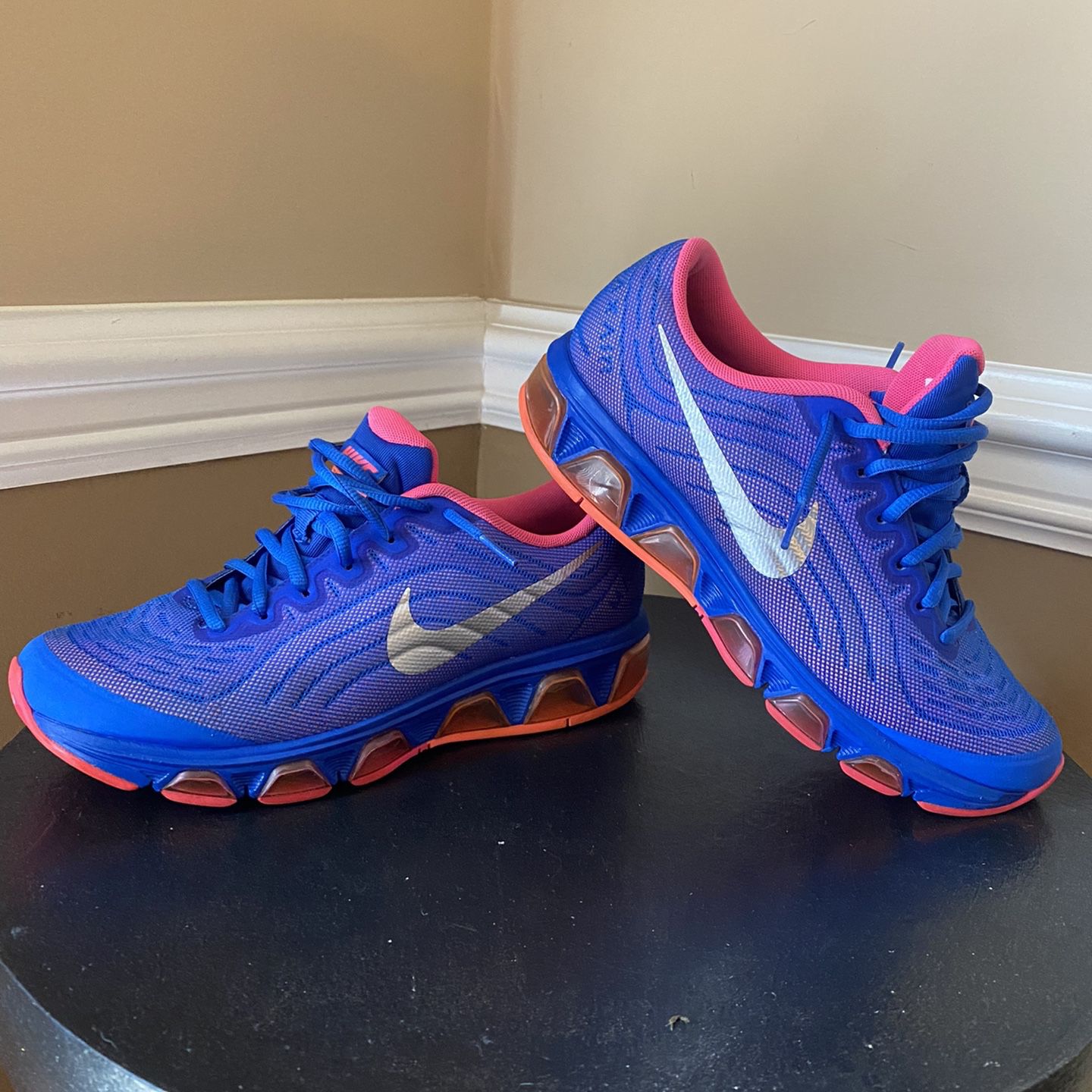 NIKE MAX TAILWIND 6 WOMEN'S RUNNING SHOES 621226 400 SIZE 8.5 for Sale in Accokeek, MD -