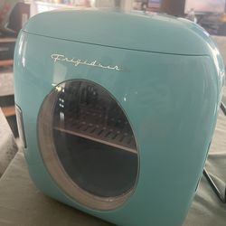 Frigidaire Portable Retro 12-Can Mini Cooler, Blue