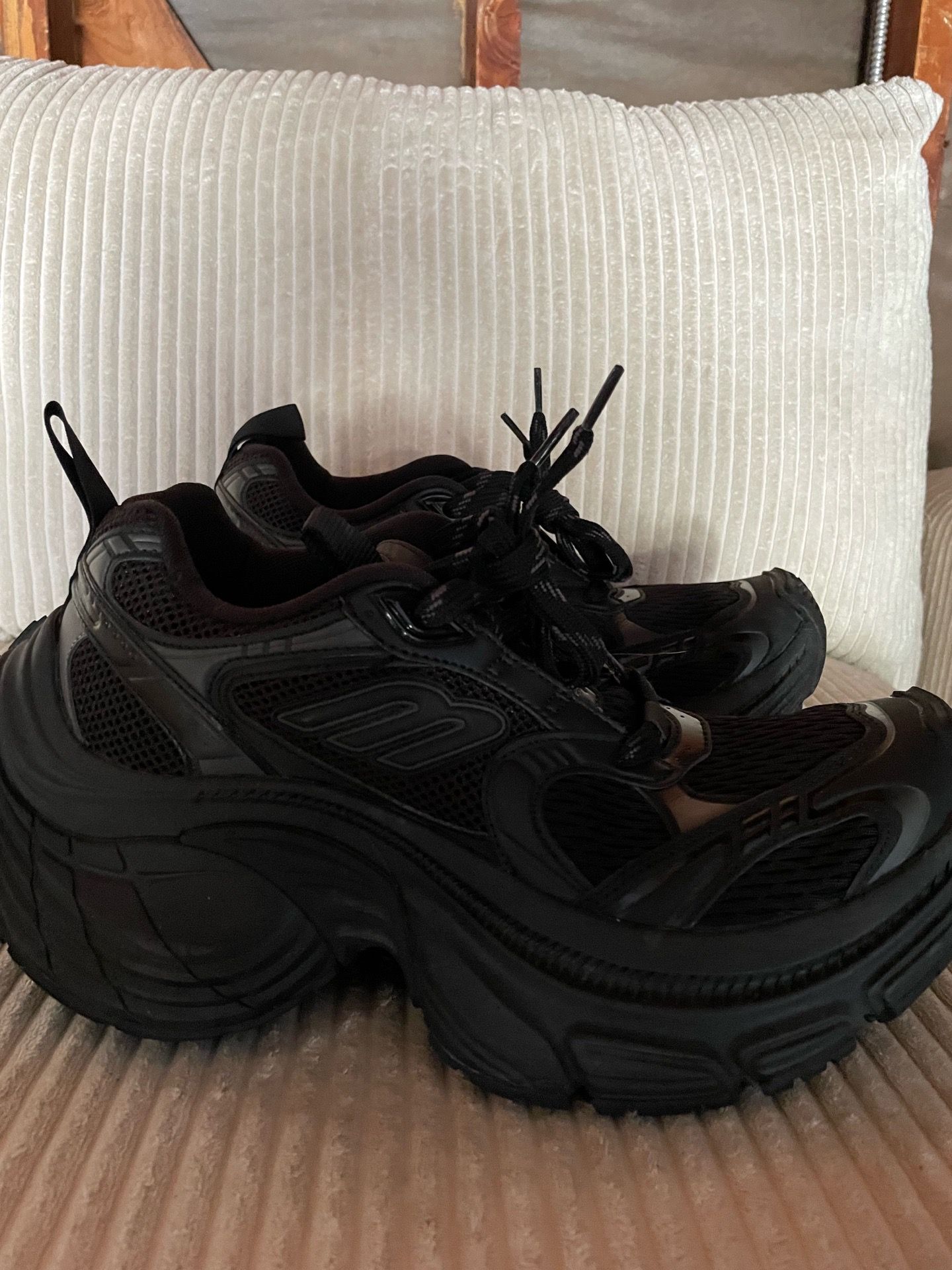 balenciaga 10xl size 42