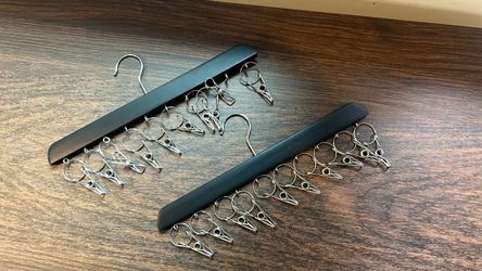 Black Hat Hangers with 10 Metal Clips – Set of 2