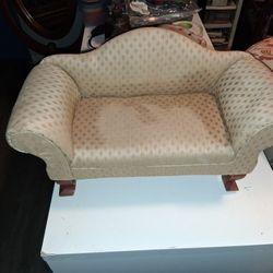 Kingsgate Dollcrafters Mini Sofa