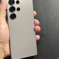 Galaxy s25 ultra 256gb cricket or AT&T only!!! No spen sorry