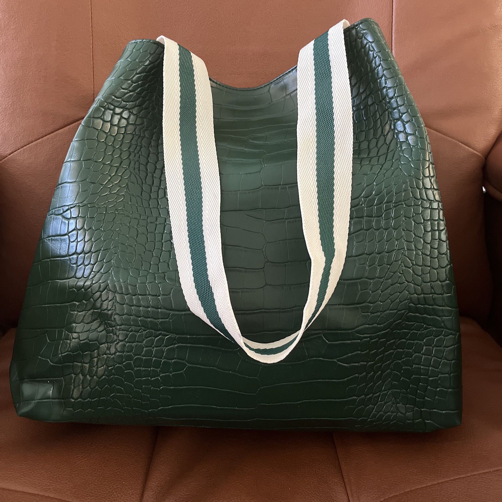 Saks Fifth Avenue Green Faux Croc Leather Tote Bag Purse Travel