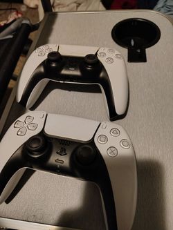 2 broken ps5 controllers