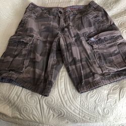 Men’s Red Camel Gray Shorts  Size 32 Final Sale To Be Donated 30 Days