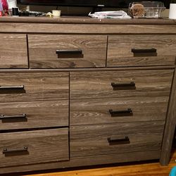 Large Size Dresser With 7 Drawers