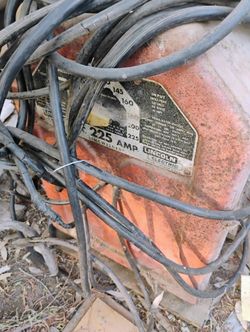 Lincoln 225 Amp Welder 
