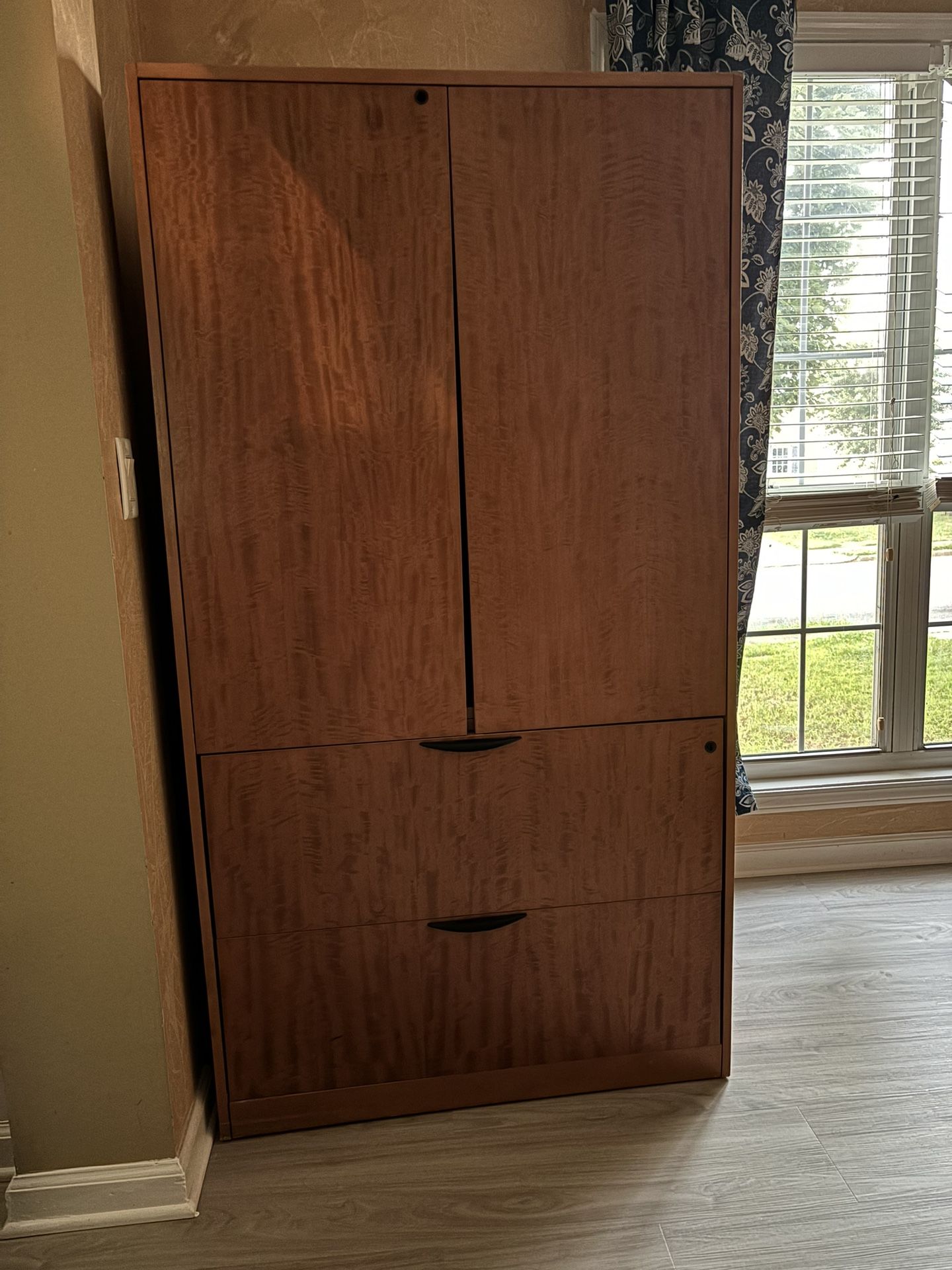 Free Dresser/storage - Post Up Means Available