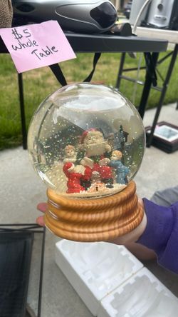 VINTAGE MUSICAL SNOWGLOBE