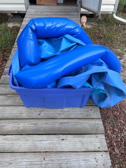8 x 3 outdoor pool with pump, hoses filter, kit, chlorinator, floater, skimmer and cover