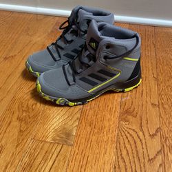 Boys Addidas Hiking Shoes Size 3.5 (brand new)
