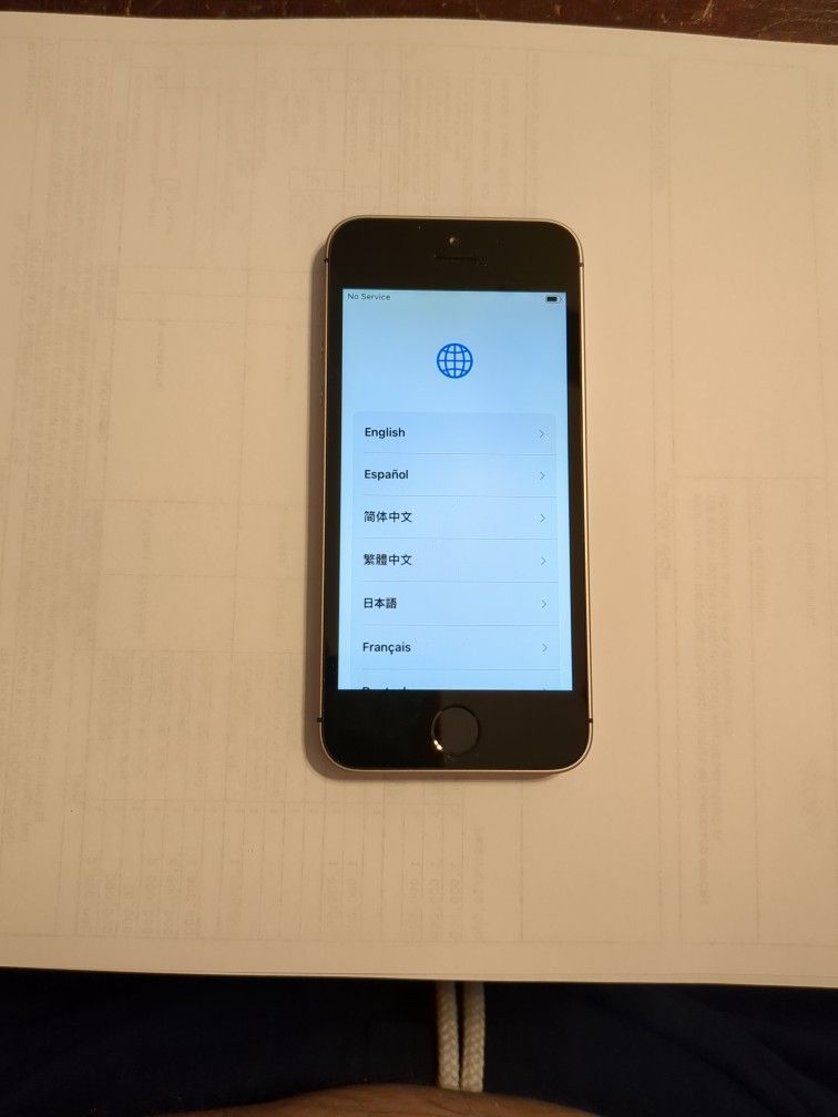 iPhone SE 1st Gen. 32GB. Unlocked. Factory Reset.