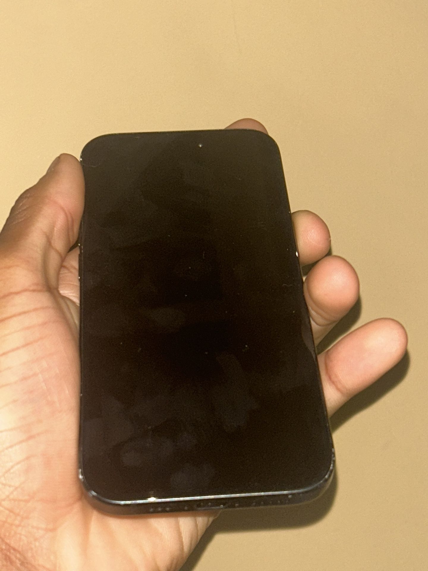 iPhone 15 350gb With Charger