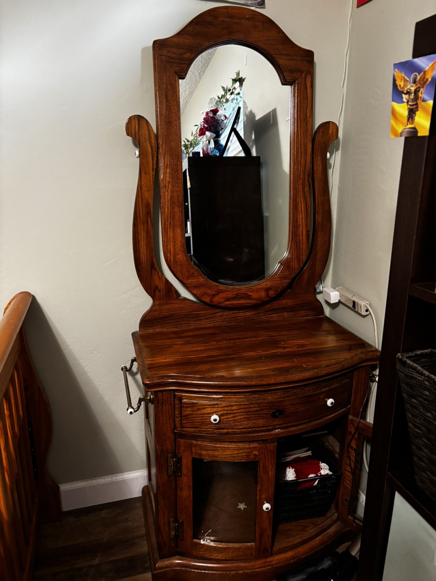 Wooden Vanity w Adjustable Mirror