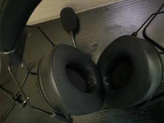 Selling razer headset for 20