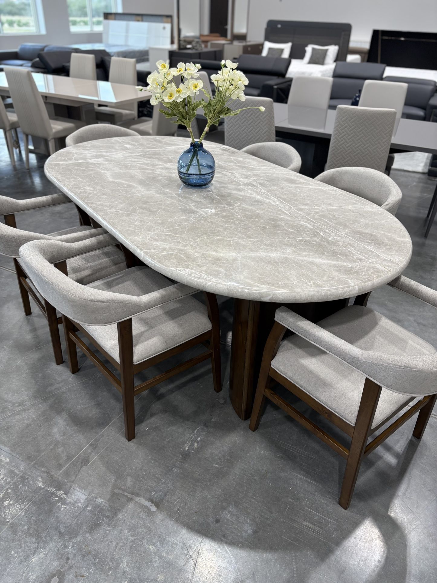 Beautiful Dining Table Modern $10DOWN