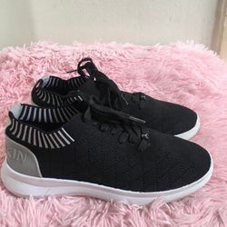 Danskin women’s success lace - up sneaker size 8