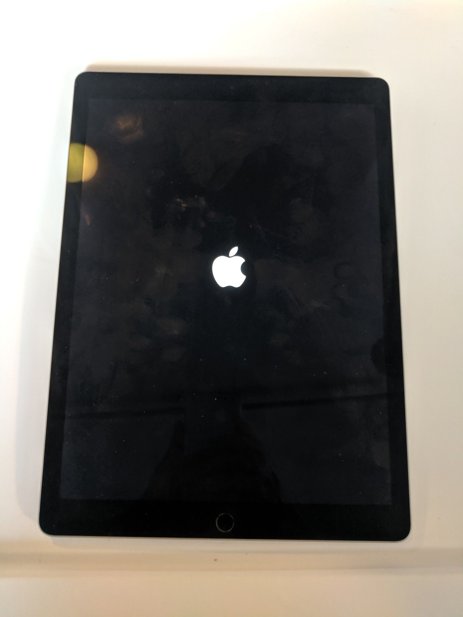 iPad pro 12..9 inch 2 Generation 64gb iCloud Locked