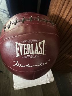 Everlast Muhammad Ali Signature Collection Synthetic Leather Medicine Ball
