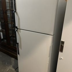 Refrigerator Works Great I Sell All The Time 