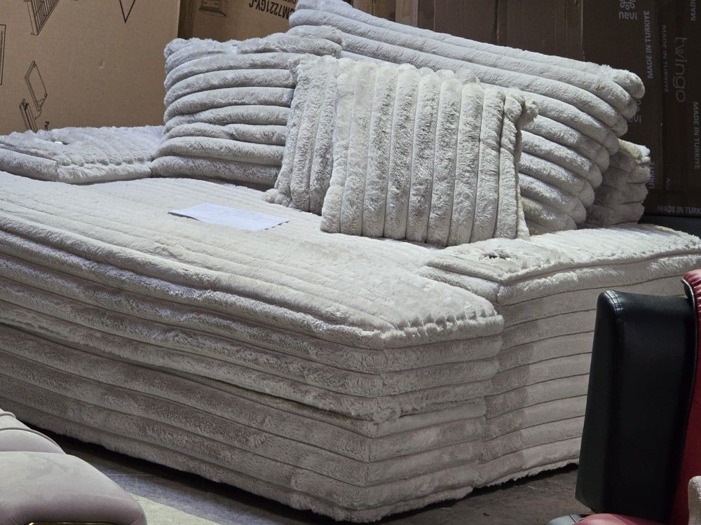Double Chase Couch For Sale Free Delivery 🚚