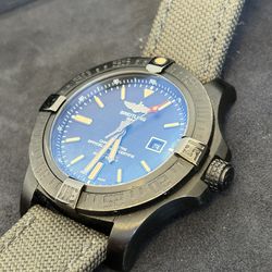 BRETLING AVENGER BLACKBIRD