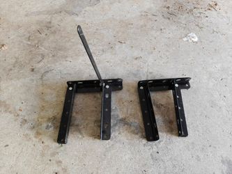Basketball mounting bracket