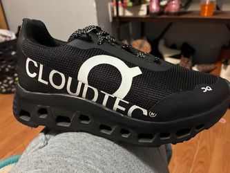 Cloud tech mens shoes size 5.5