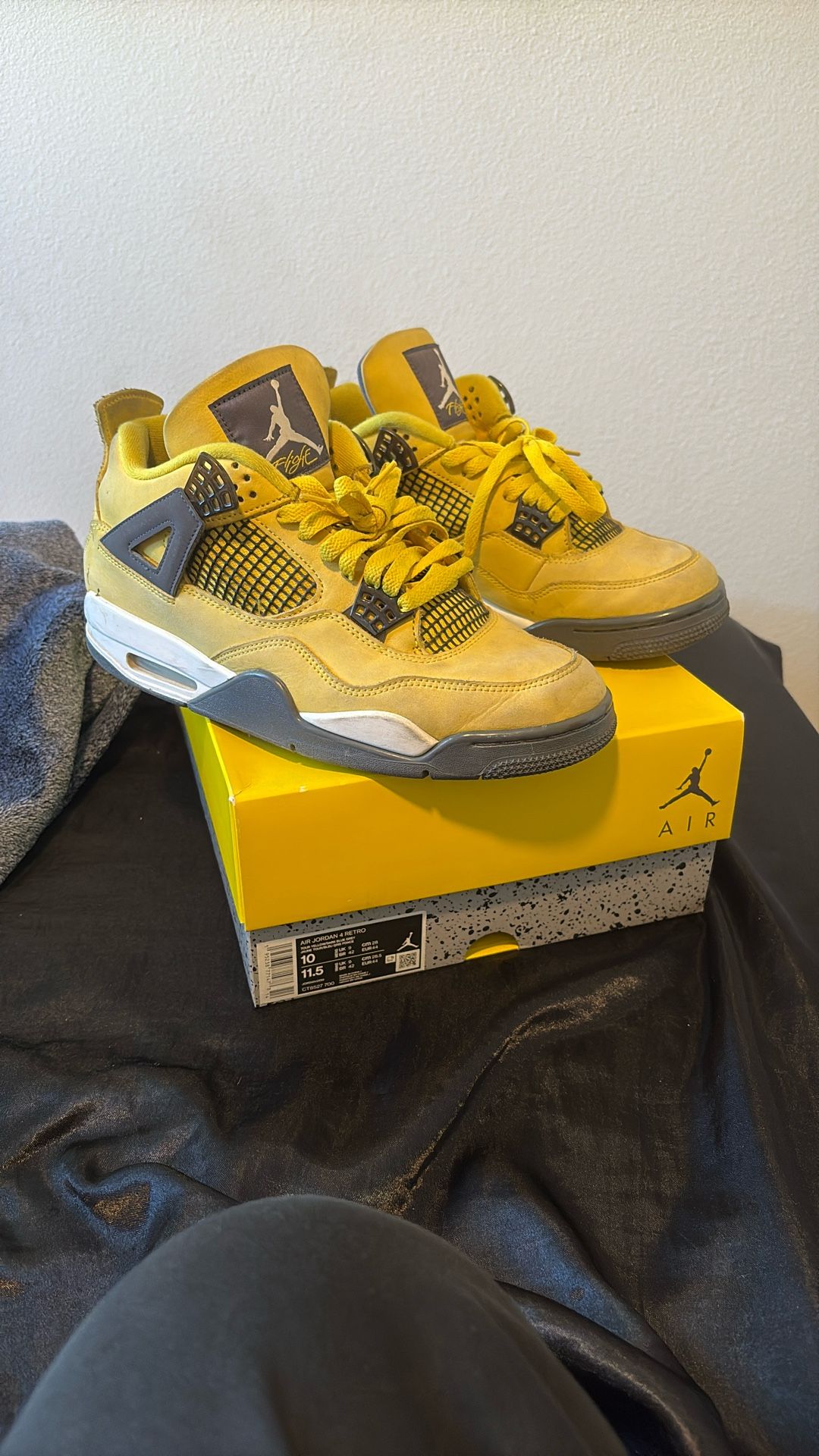 Jordan 4 