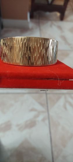 New Stainless Steel Cuff Gold Tone And Silver Tone Mpu Serious Buyer Don't Deliver Cash Only Price Firm No Delivery 