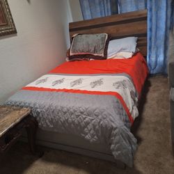 Cama 🛌 full  Sale con su colchón y base